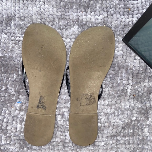 Flip Flops 🩴 - Picture 2 of 2